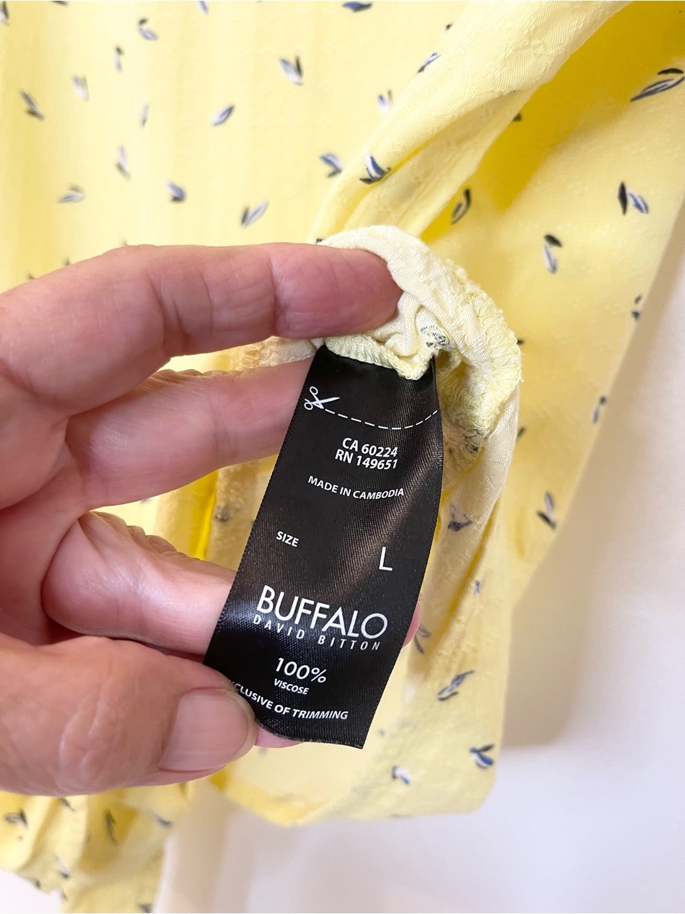 Buffalo David Bitton Yellow Short Sleeve Tie-Front Top Size Large PTP 26” - Picture 6 of 7